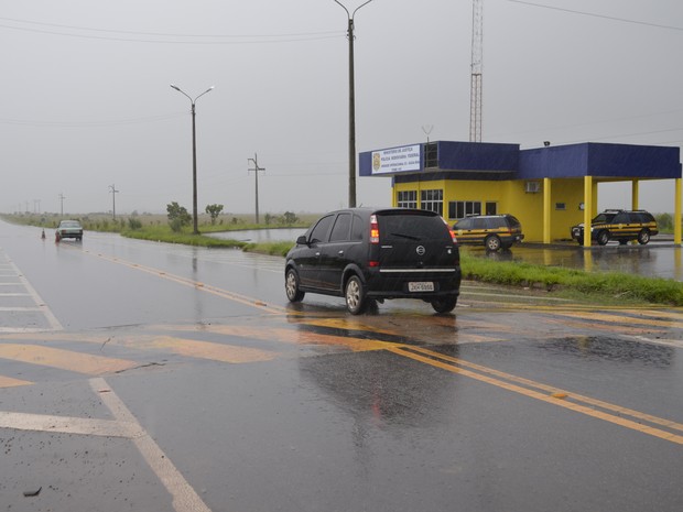 Polícia Civil da Paraíba prende mulher foragida da Justiça no posto da PRF em Campina Grande