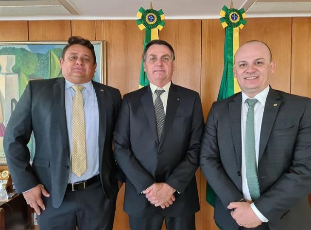 Deputados Cabo Gilberto e Walber Vigolino são recebidos no Palácio dos Despachos pelo presidente Jair Bolsonaro