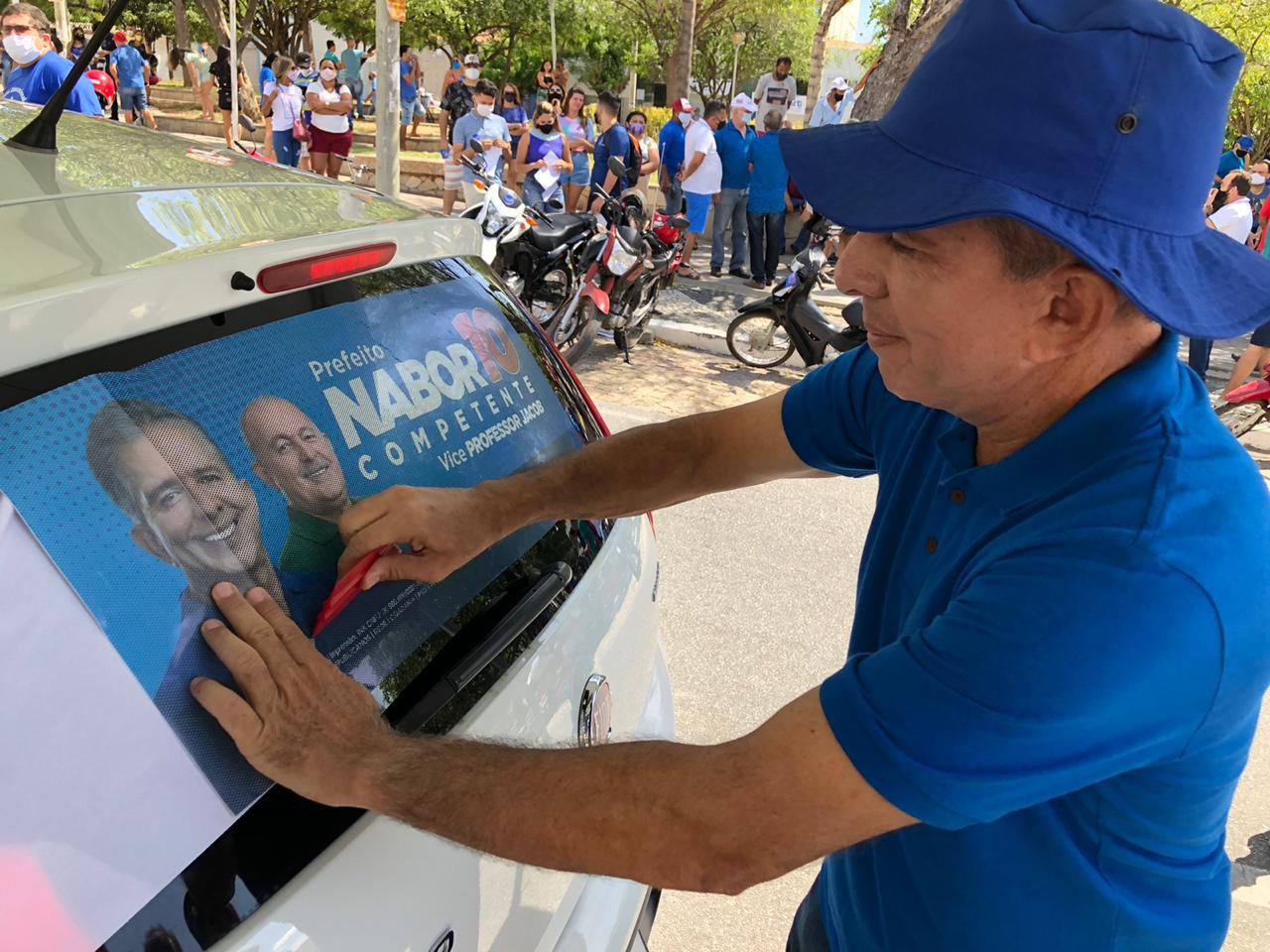 ELEIÇÃO 2020: Primeira ação de campanha do candidato Nabor adesiva centenas de veículos