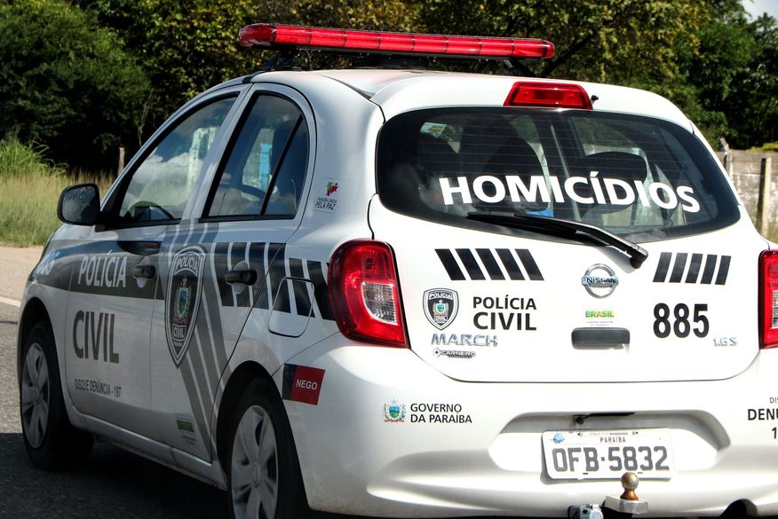 Polícias Civil e Militar realiza 'Operação Espírito Santo' para cumprir mandados contra envolvidos em crimes como tráfico e homicídios.