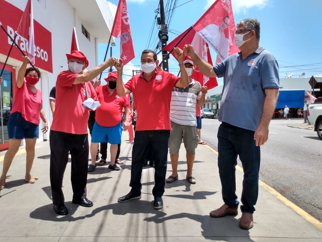 Em campanha, Anísio, Percival e candidatos a vereadores participam de bandeirada, na Torre
