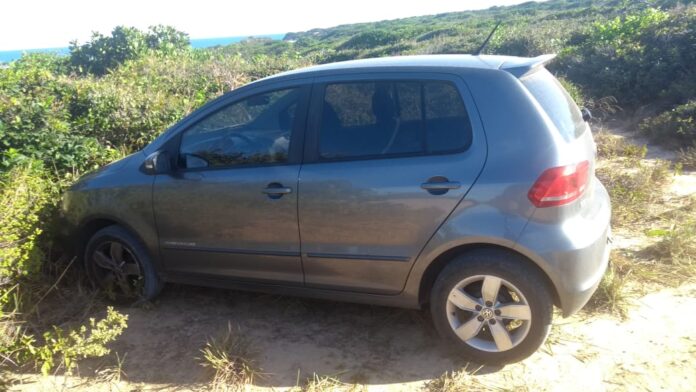 Polícia Militar da Paraíba confirma que Volkswagen Fox encontrado na praia de Tambaba, no Conde, é do Pe.  Gilmar