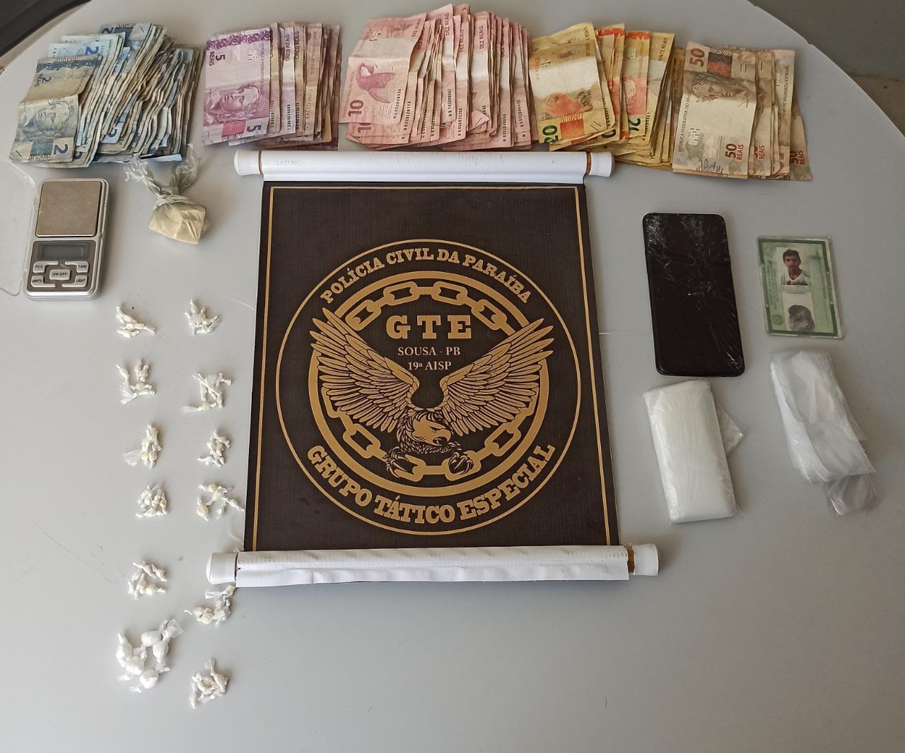 Polícia Civil da Paraíba prende homem por tráfico de drogas e apreende menor infrator por dirigir motocicleta em Nazarezinho