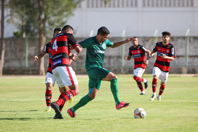 Com gol nos acréscimos, Campinense perde o Floresta