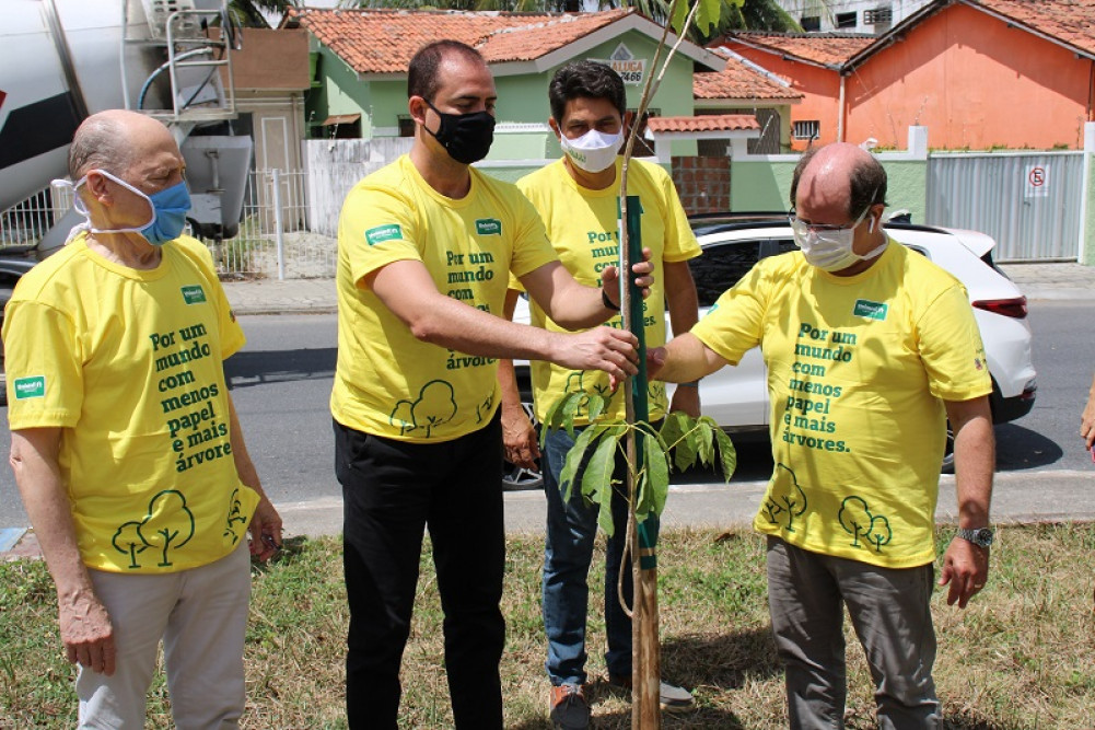VERDE: Unimed João Pessoa promove plantio de 100 mudas de árvores nativas na Capital