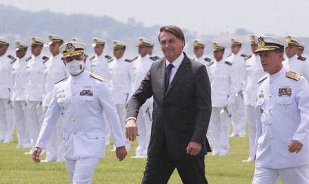Presidente Bolsonaro já 'formou' 13,5 mil militares e policiais, comparecendo em média a uma cerimônia por mês