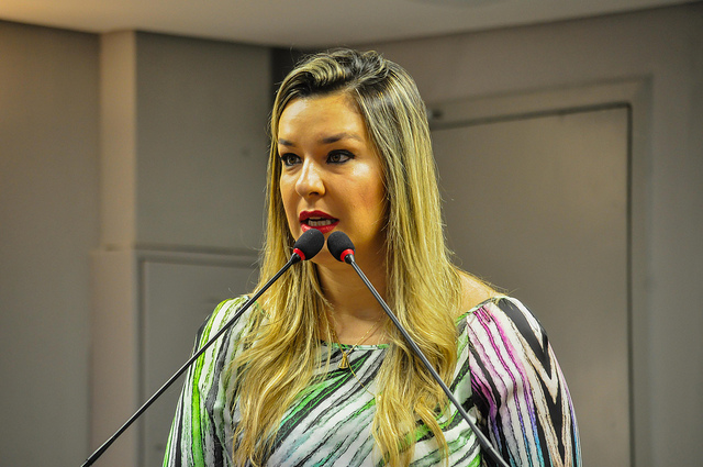 Projeto da deputada Camila assegura acesso amplo, simplificado e seguro dos serviços públicos à População em Situação de Rua