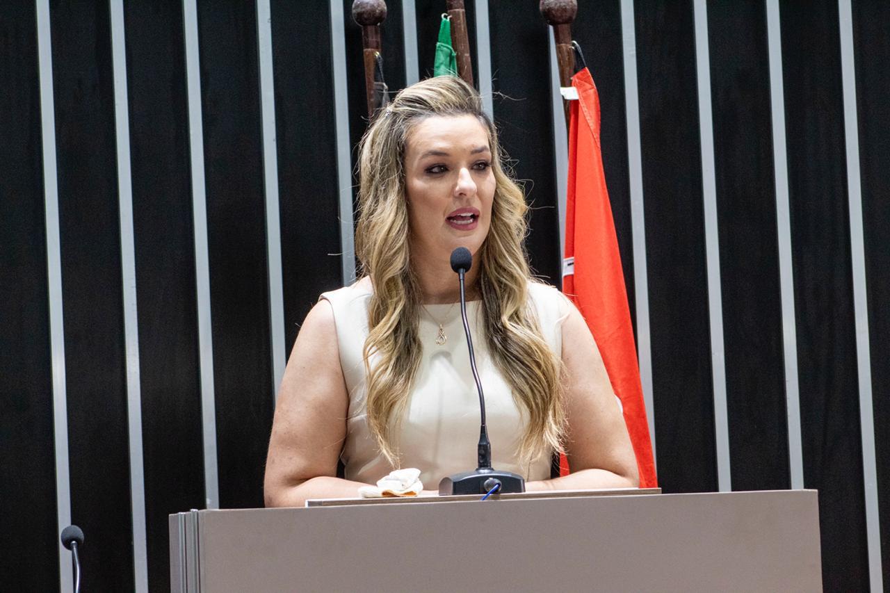 Camila Toscano lamenta a morte do cantor  Genival Lacerda: “Ele levou a alegria de ser nordestino para o Brasil e para o mundo”