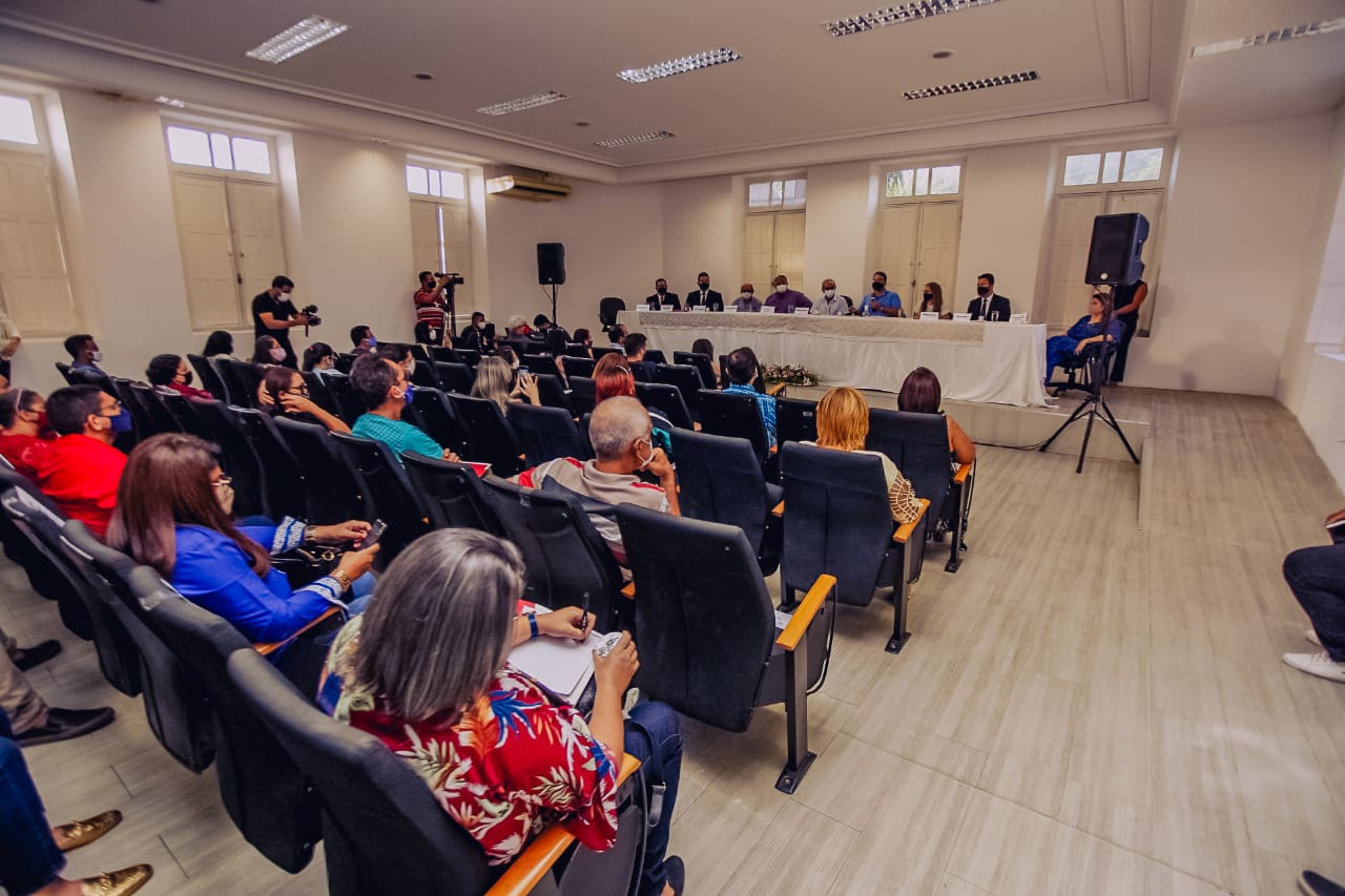 Após reunião com Sindicato e definição de protocolo de segurança, prefeito Cícero anuncia que vai autorizar retorno de aulas presenciais nas escolas particulares