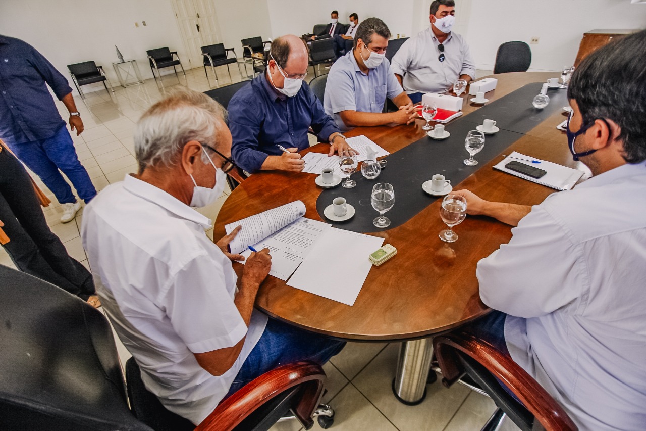 SAÚDE: PMJP e Unimed assinam convênio para realização de  transplantes gratuitos de fígado e rins