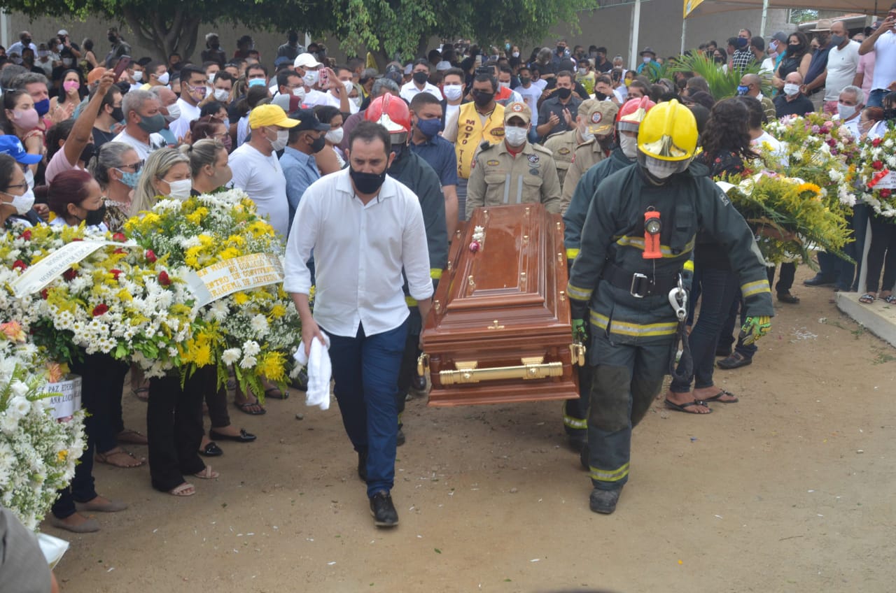 FUNERAL: Corpo do deputado João Henrique é sepultado na cidade de Monteiro