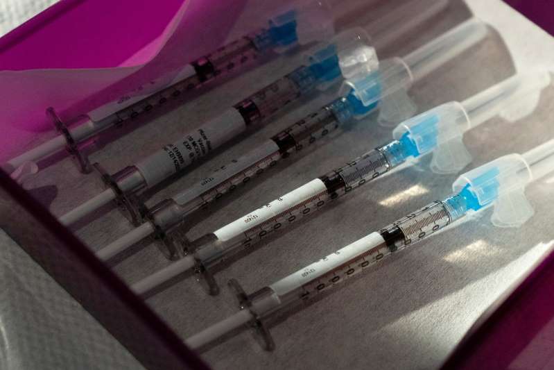 EFICAZ: Vacina da Pfizer parece eficaz contra variante britânica do coronavírus, diz estudo