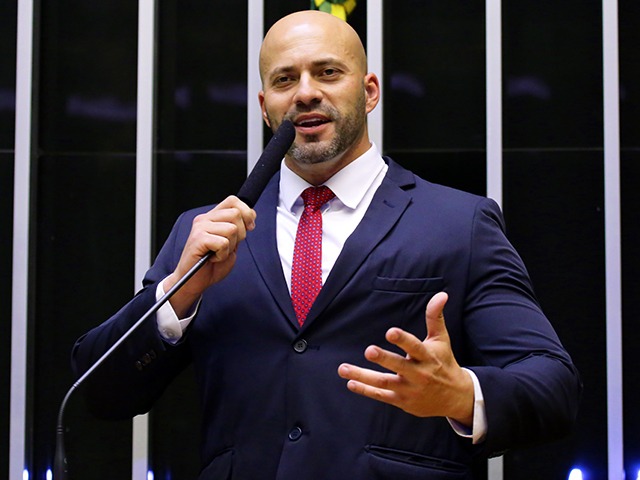 Na pressão; por 364 votos a favor e 130 contra, Câmara Federal mantém deputado Daniel Silveira preso