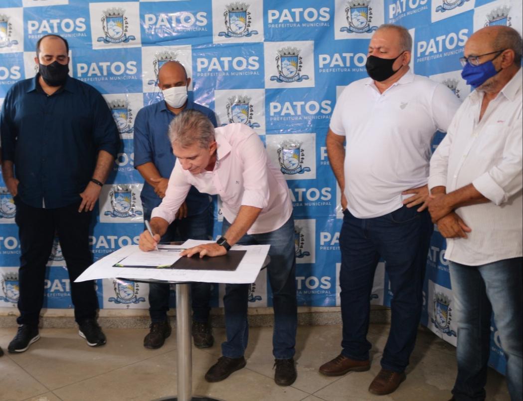 SAÚDE: Prefeito Nabor assinada ordem de serviços para conclusão das obras da UPA Jatobá, em Patos