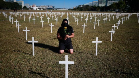 Estudo mostra que três de cada quatro brasileiros perderam alguém conhecido para a Covid-19