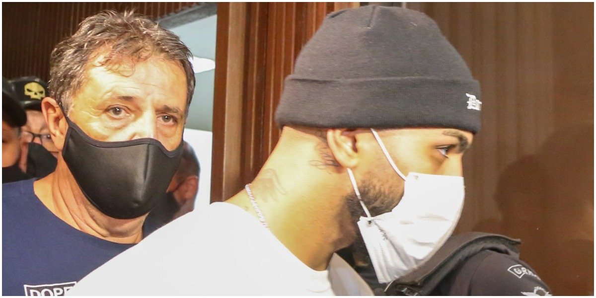 MAU EXEMPLO: Atacante Gabigol, do Flamengo, é flagrado e detido pela polícia em evento com aglomeração dentro de cassino clandestino em São Paulo