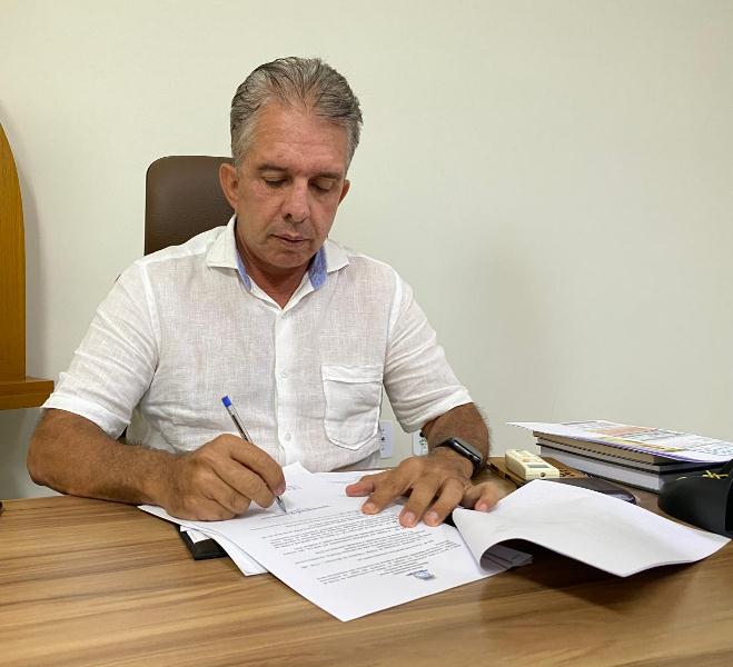 Prefeito Nabor sanciona Leis que instituem o Refis Fiscal e que cancela a Contribuição de Iluminação Pública no município de Patos