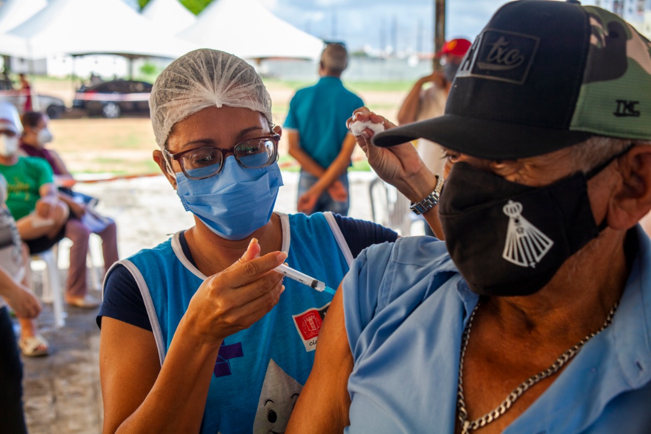 RECORDE:  Com mais de 12 mil  imunizados nesta segunda, Secretaria de Saúde de João Pessoa anuncia vacinação para idosos acima de 64 anos nesta terça-feira