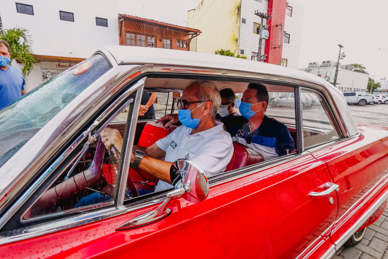 +VACINAS: Prefeito Cícero Lucena visita postos de vacinação e abre campanha de arrecadação de alimentos para distribuição com famílias carentes de João Pessoa