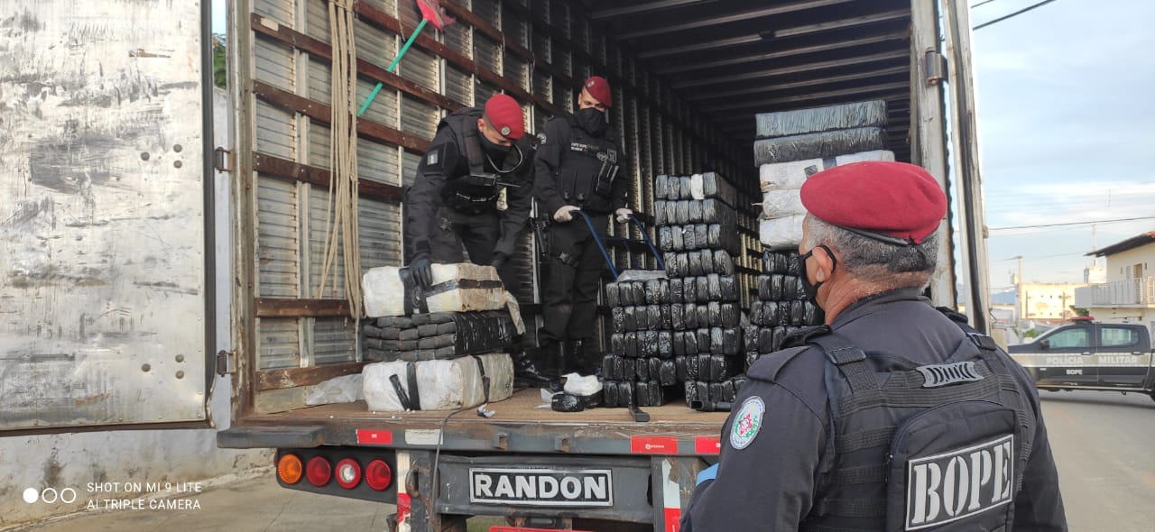 Polícias Federal e Militar da Paraíba intercepta carga com cerca de 620 quilos de drogas na zona rural de Cachoeira dos Índios
