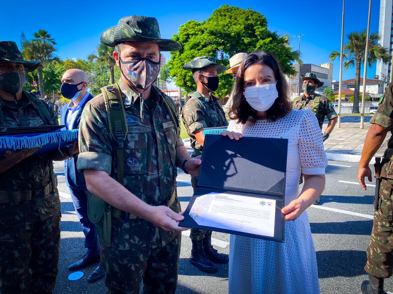 Deputada Pollyanna Dutra é homenageada pelo Exército com o diploma “Amiga do Grupamento”