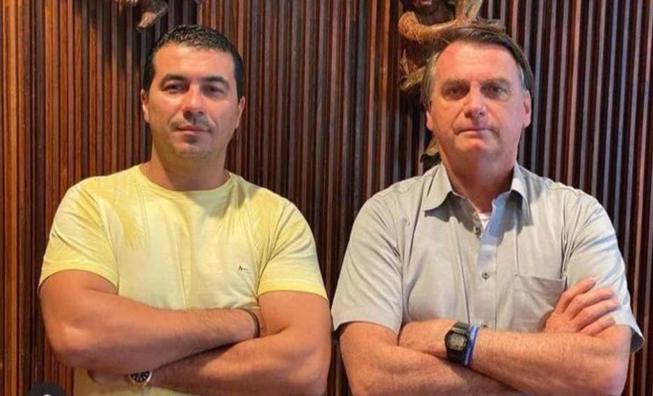 Bolsonaro manda investigar deputado que denunciou superfaturamento de 1000% na compra de vacina indiana