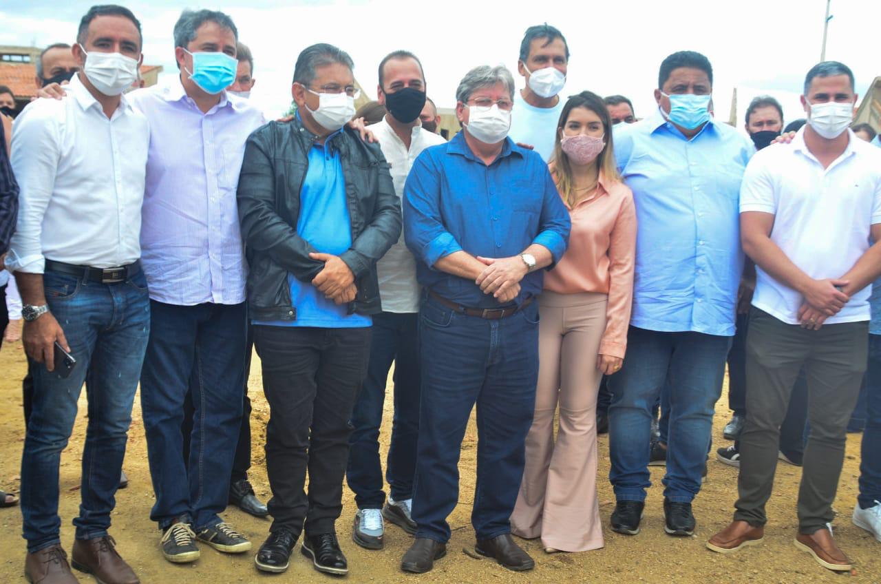 Presidente Adriano integra comitiva do governador João em visita a obras do Governo em cidades da região do Cariri