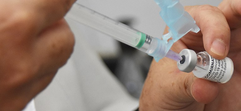 PMJP começa a vacinar contra Covid-19 adolescentes grávidas e 3ª dose para idosos acima de 90 anos