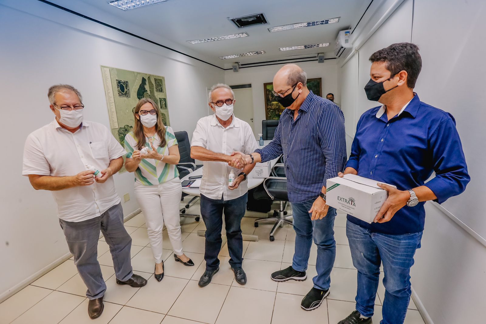 Empresário faz doação de 5 mil antissépticos à PMJP para distribuição nas redes de saúde e educação