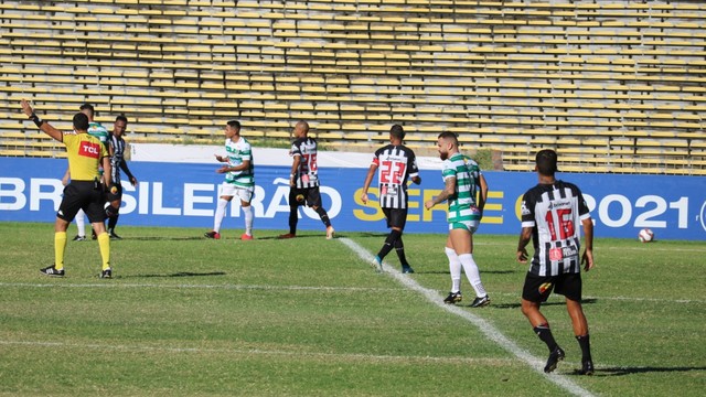 Num jogo de muitos erros de finalizações, Botafogo empata com o Altos e permanece no G4 do grupo A
