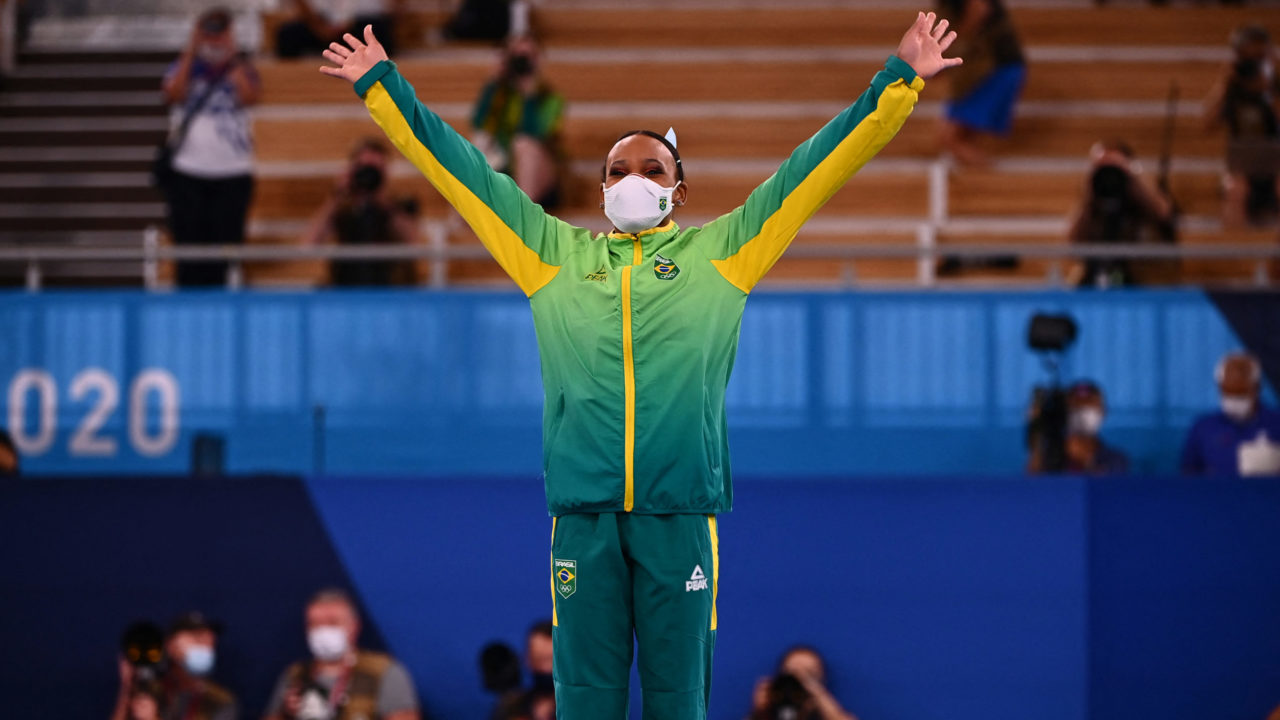 Brazil's Rebeca Andrade celebrates winning gold during the podium ceremony of the vault event of the artistic gymnastics women's vault final during the Tokyo 2020 Olympic Games at the Ariake Gymnastics Centre in Tokyo on August 1, 2021. (Photo by Loic VENANCE / AFP)