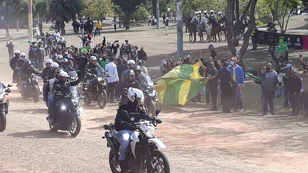 Passeio de moto de Bolsonaro em São Paulo custou R$ 300 mil aos cofres públicos
