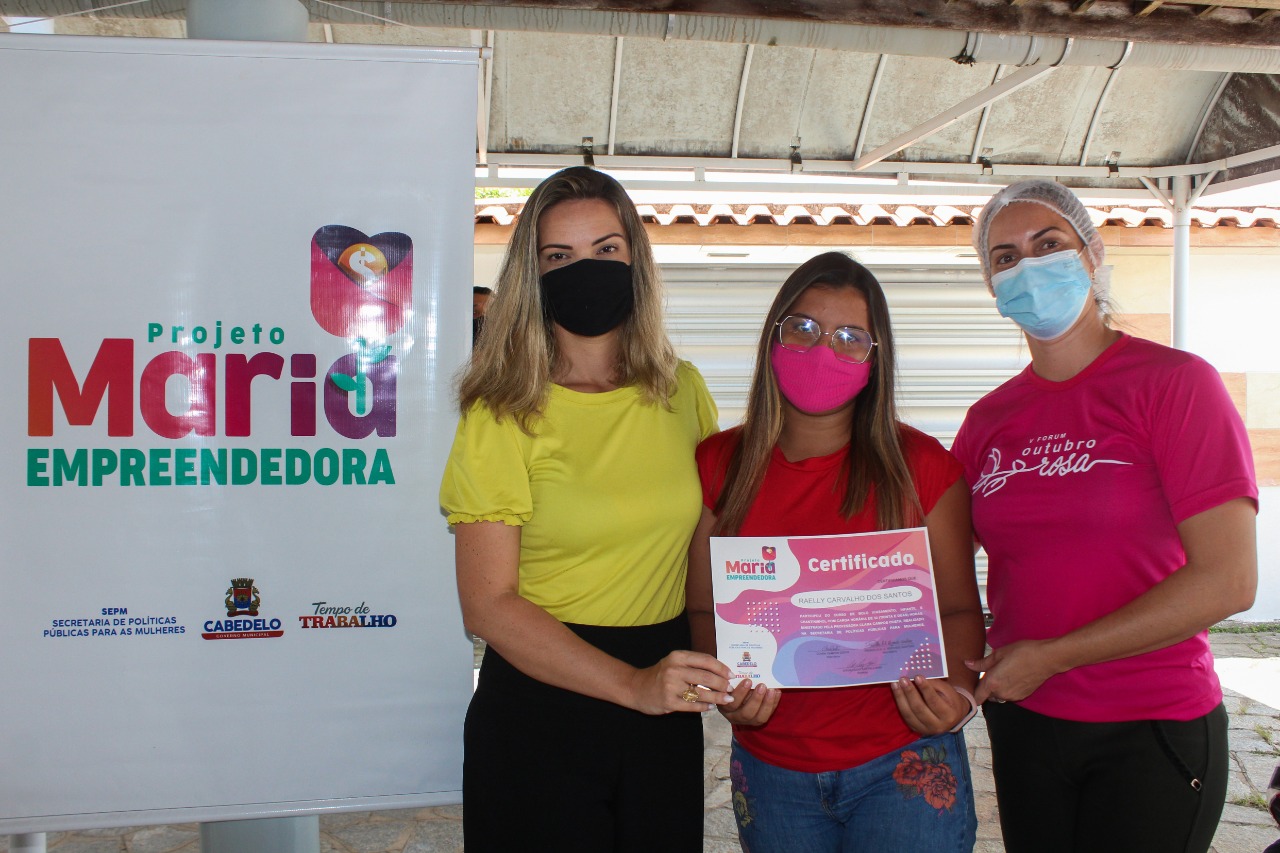 PROFISSIONALIZAÇÃO: Secretaria das Mulheres de Cabedelo entrega certificados a participantes de cursos do Maria Empreendedora