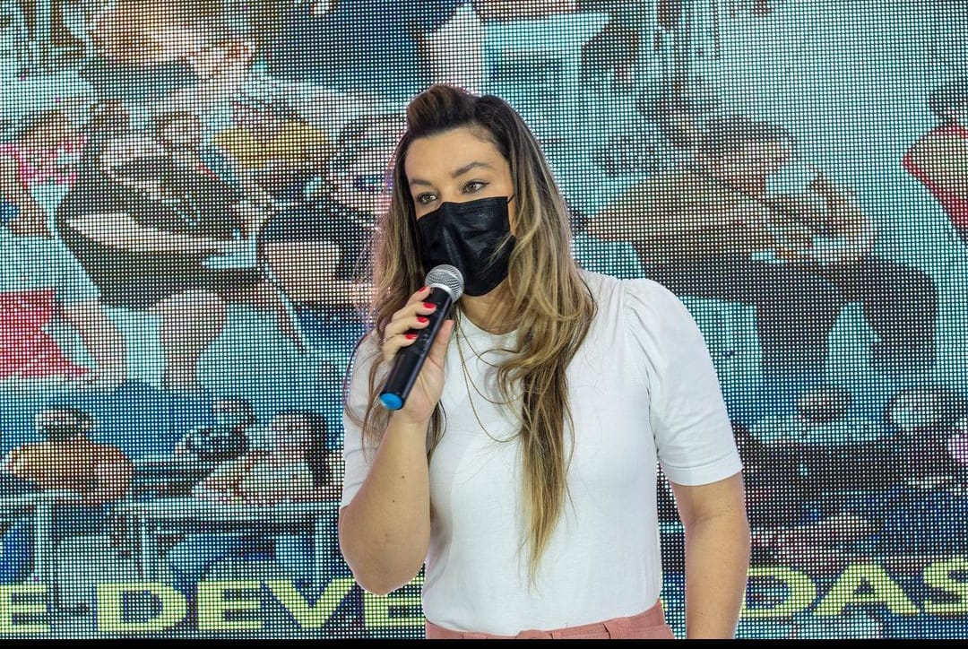 Camila sugere ao Estado crédito para professores adquirirem pacote de internet para as aulas virtuais