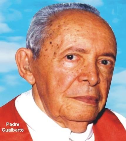 Jeová Campos preside sessão de homenagem ao Padre Luiz Gualberto