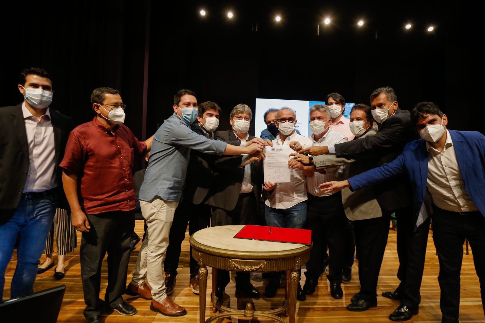 Prefeito Cícero e governador João assinam convênio no valor de de R$ 1,7 milhão para construção de creche em João Pessoa