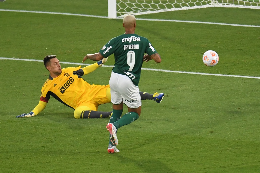 Na bola, Palmeiras derrota o Flamengo, conquista o tricampeonato da Libertadores e vai disputar o Mundial de Clubes e a Recopa