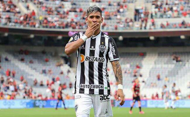 Atlético-MG derrota o Athletico-PR e abre 11 pontos de vantagem do Flamengo