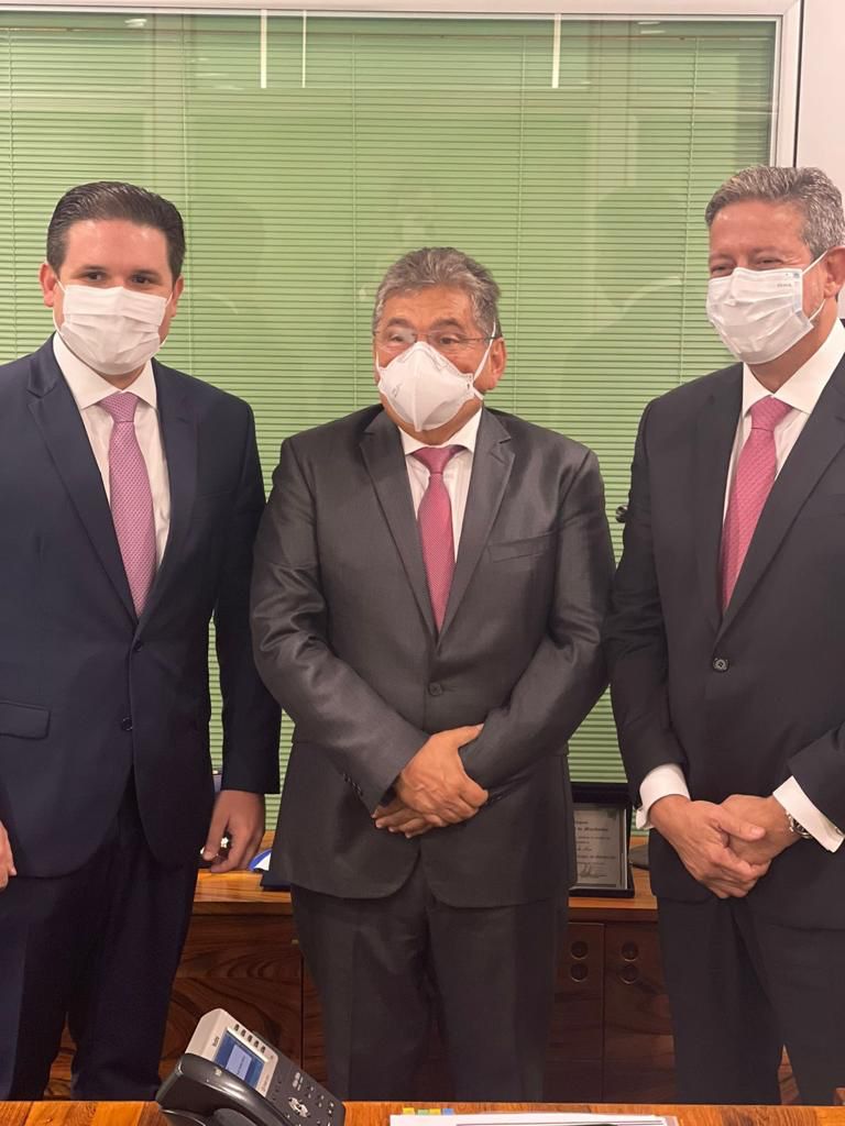 Presidente Adriano defende aumento das prerrogativas das Assembleias durante encontro na Câmara Federal