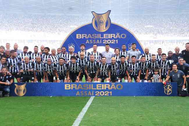 Em dia de festa e com gol do paraibano Hulk, Atlético vence Bragantino e levanta a taça do Brasileiro