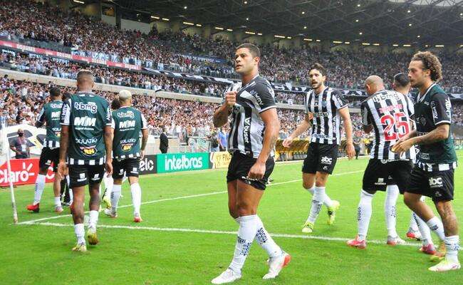 Com gol do paraibano Hulk, Atlético-MG goleia o Atlhetico-PR na primeira partida da decisão pelo título da Copa do Brasil
