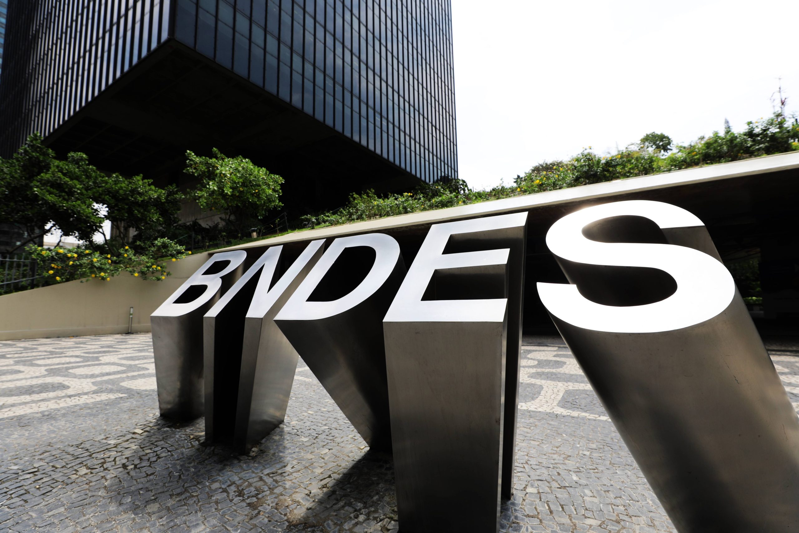 Com venda de 70 milhões de ações da JBS, BNDES se livra de herança lulopetista