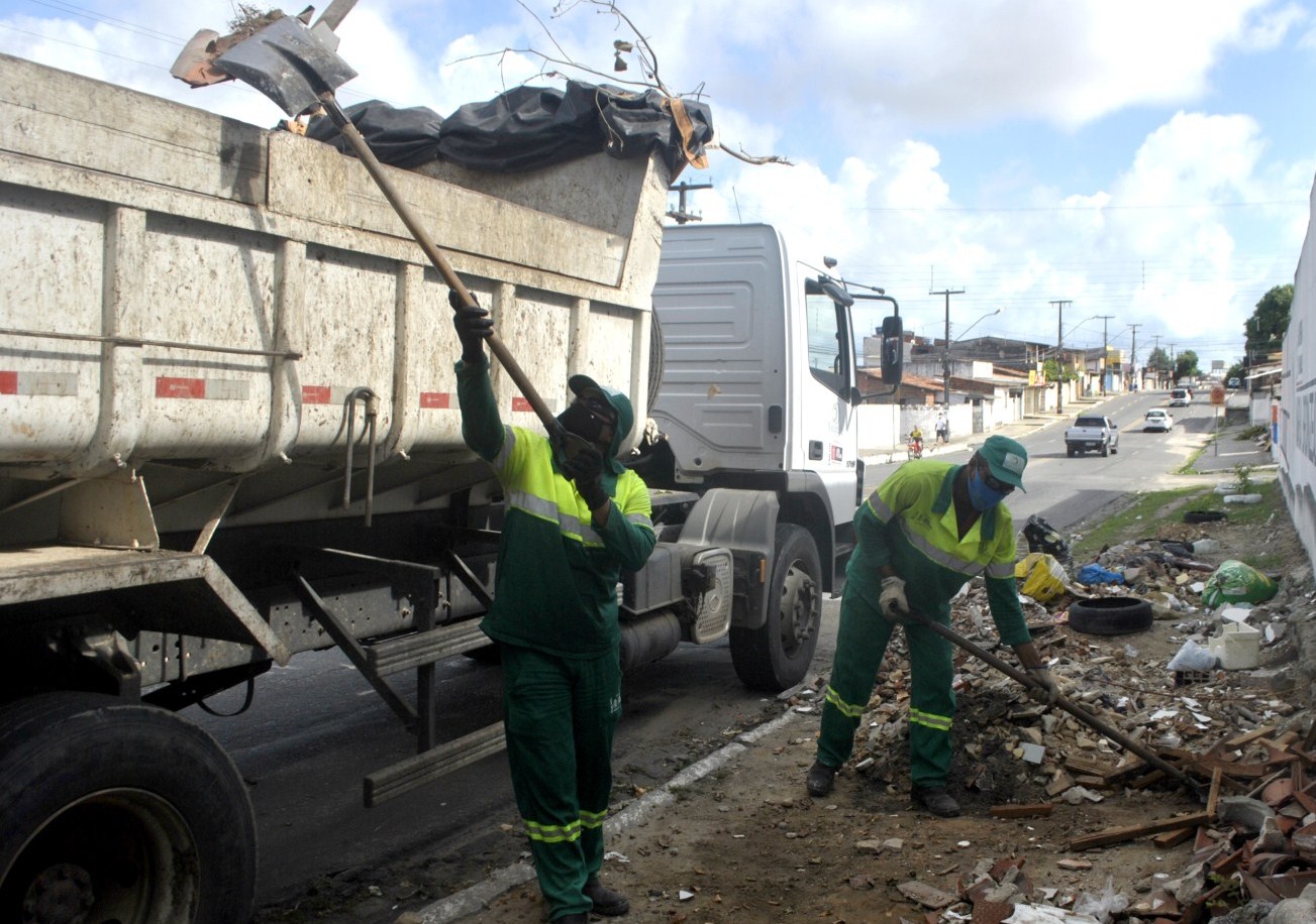 Emlur realiza coleta de entulhos em 13 bairros de João Pessoa nesta terça-feira