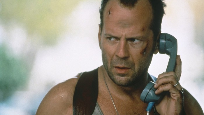 Dano cerebral, ator Bruce Willis anuncia pausa na carreira após diagnóstico de afasia