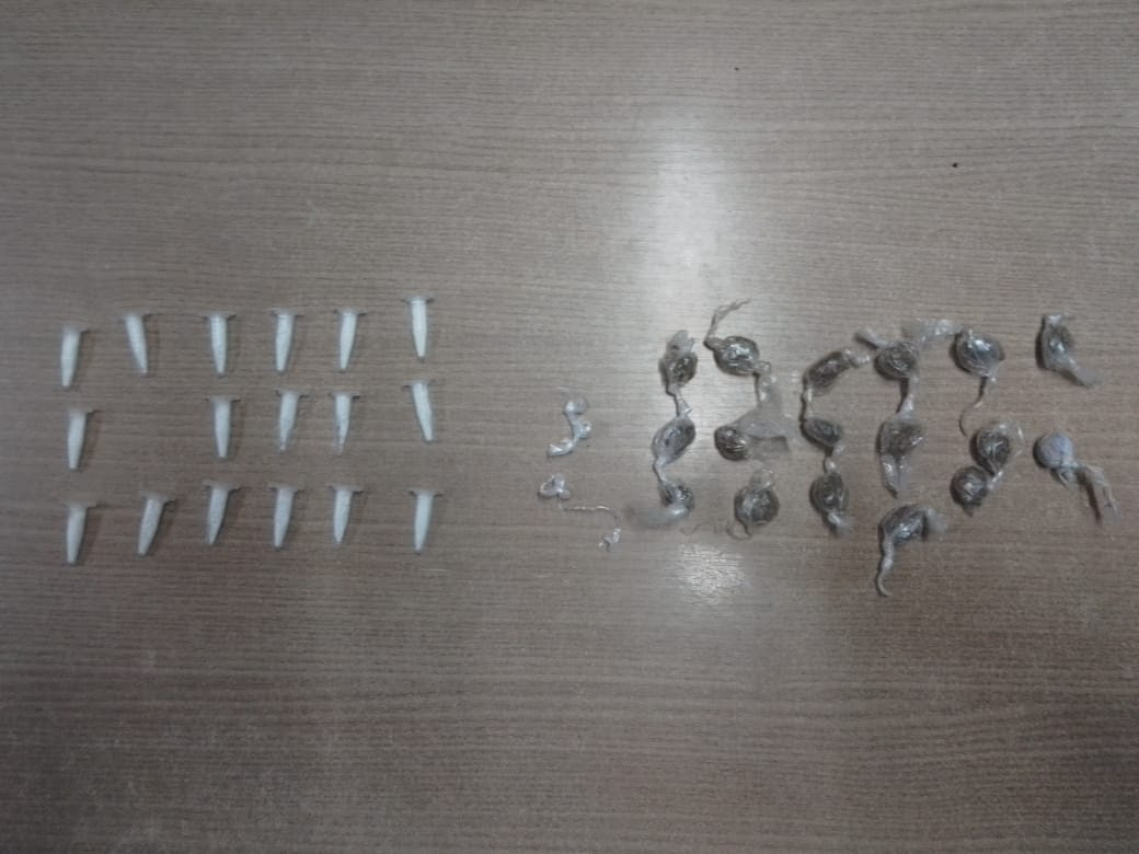 Policia Militar apreende cocaína, maconha, loló e dinheiro em poder de traficantes na Praça da Paz no conjunto dos Bancários em João Pessoa