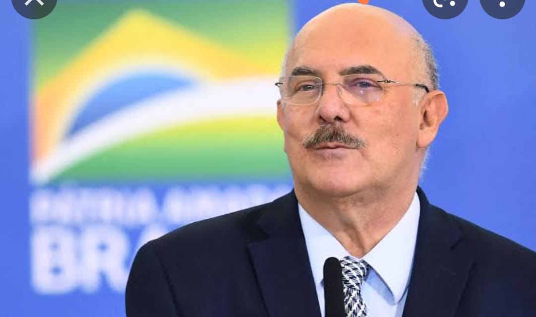 Alvo de inquérito da PF sobre favorecimento de pastores na distribuição de verbas, ministro Milton Ribeiro pede exoneração da Educação