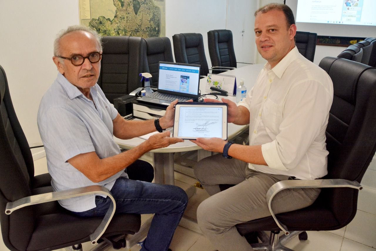 Prefeito Cícero assina contrato com escritório Burle Marx para projeto de novo parque no antigo Aeroclube de João Pessoa