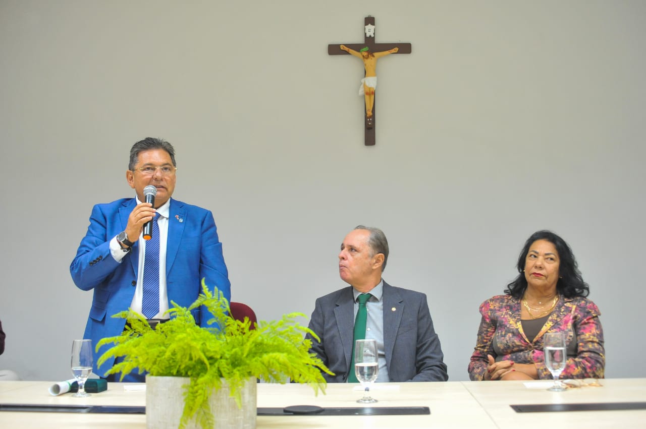 Presidente Adriano Galdino recebe homenagem na Defensoria Pública da Paraíba com a medalha Defensor Público Airton Cordeiro