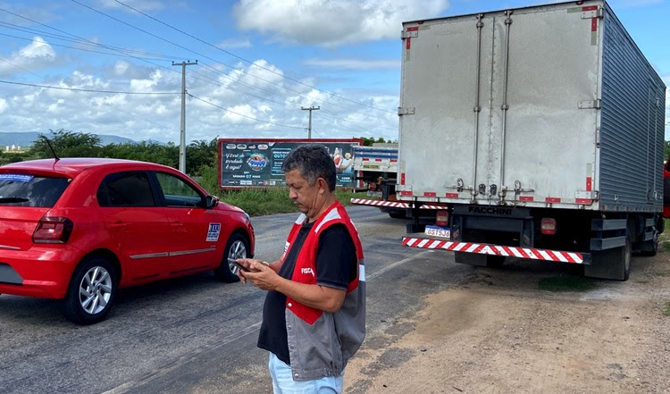 Gestores em Ação, operação da Sefaz-PB apreende oito veículos transportando mercadorias com notas fiscais adulteradas na BR 230 em Cajazeiras