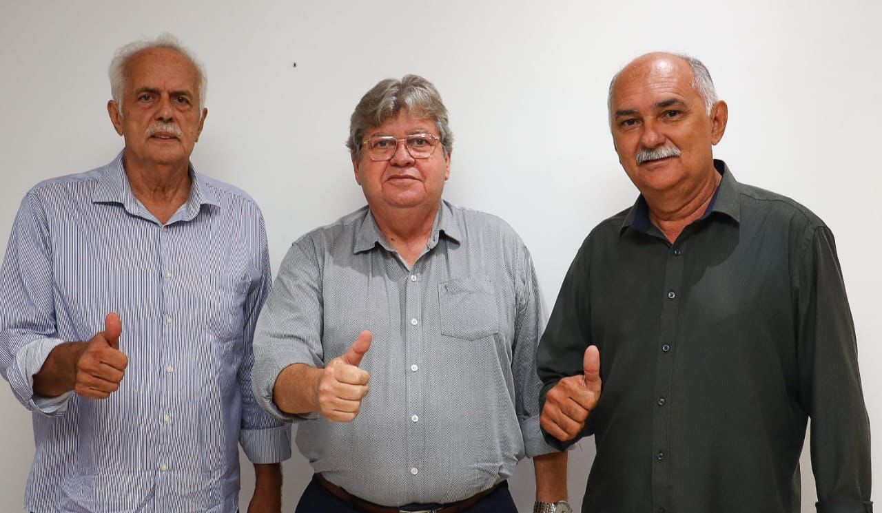 Adesão, prefeito de Santa Luzia, Zezé Araújo deixa Veneziano e oficializa apoio à reeleição do governado João